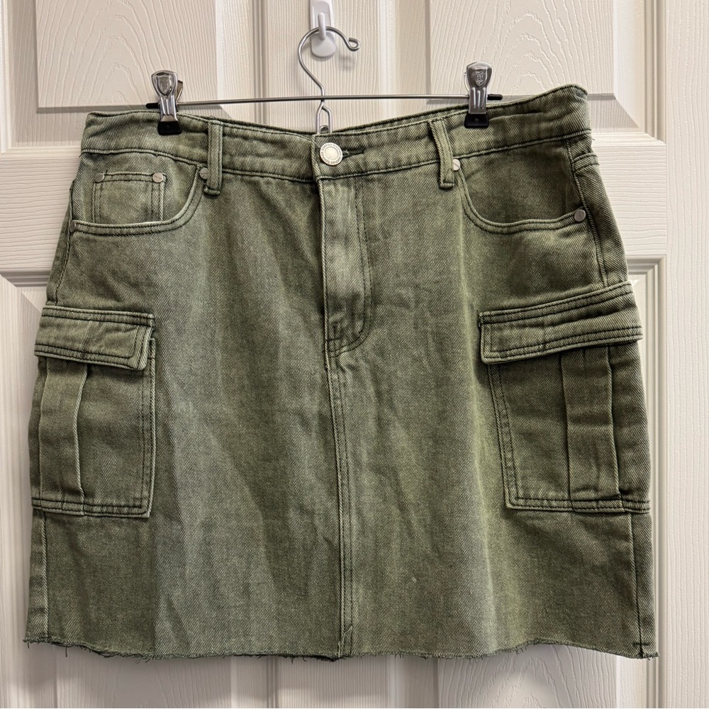 Boohoo Green Khaki Mini Cargo Skirt